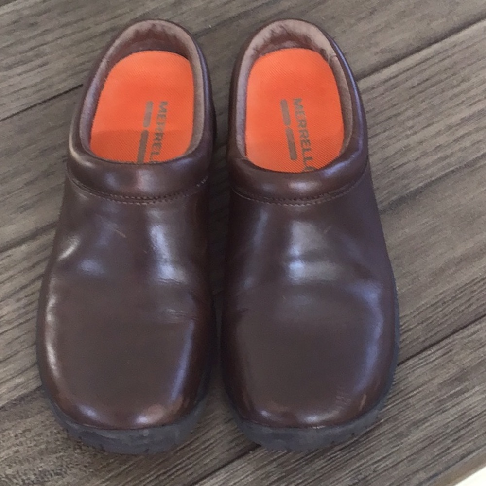 5/$20 Merrell leather mules 6.5. Scuffs on toes but lightly worn.